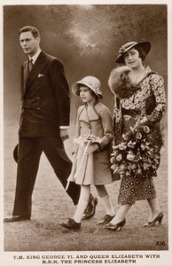 König George VI. und Königin Elizabeth mit ihrer Tochter Prinzessin Elizabeth (später Königin Elizabeth II.) von English Photographer
