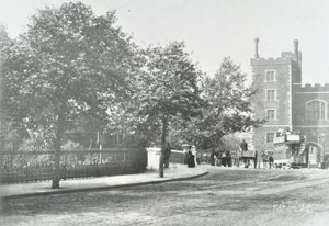 Lambeth Bridge: Zufahrtsstraße mit Lambeth Palace im Hintergrund, 1897