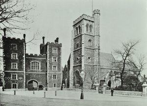 Lambeth Palace und Saint Marys Church, Lambeth Palace Road: Tor und Saint Marys Church, 1890