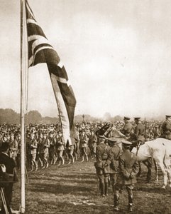 Lord French überprüft Freiwillige im Hyde Park: Augen links an der Salutierbasis, aus The Illustrated War News, 14. Juni 1916