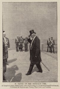 M. Faure auf dem Peterhof Pier von English Photographer