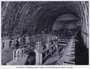 Mersey-Tunnel: Straßenbau unter Landabschnitten des Haupttunnels von English Photographer
