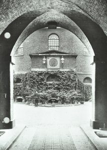 Millbank Prison: Kapelle durch Torbogen, 1885