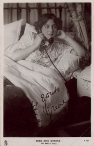 Miss Evie Greene: Ein früher Anruf von English Photographer
