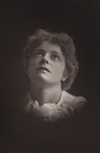Miss Olga Brandon von English Photographer