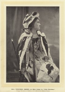 Miss Winifred Emery als Miss Linley in Dick Sheridan