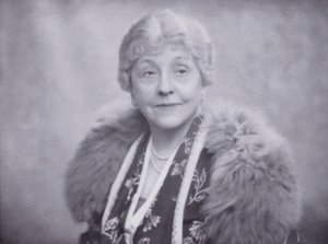Mrs. Laura Henderson, Besitzerin des Windmill Theatre, Piccadilly, London von English Photographer