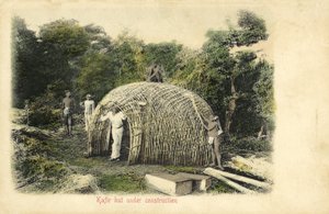 Einheimische Hütte im Bau von English Photographer