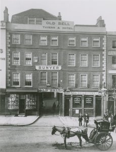 Old Bell Tavern und Hotel, London von English Photographer