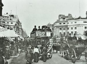 Oxford Circus, Westminster LB: Blick nach Osten, 1895 von English Photographer