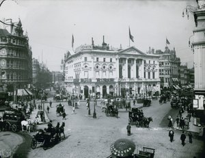Pavillon, Piccadilly, London von English Photographer
