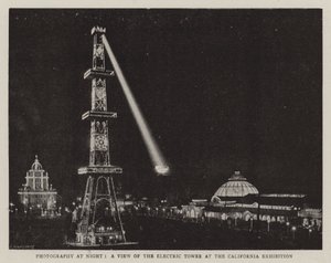 Fotografie bei Nacht, ein Blick auf den Elektrischen Turm bei der Kalifornien-Ausstellung von English Photographer