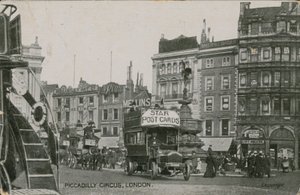 Piccadilly Circus, London von English Photographer