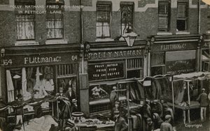 Polly Nathans Fischbraterei, Petticoat Lane, London von English Photographer