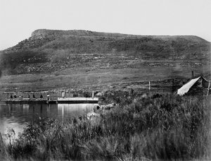 Posten bei Rorkes Drift mit Signal Hill in der Ferne, 1879