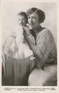 Prinzessin Mary, Viscountess Lascelles, mit ihrem ältesten Sohn George von English Photographer