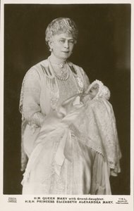 Königin Mary, Gemahlin von König George V., mit ihrer Enkelin, Prinzessin Elizabeth