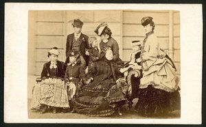 Königin Victoria und Mitglieder ihrer Familie von English Photographer