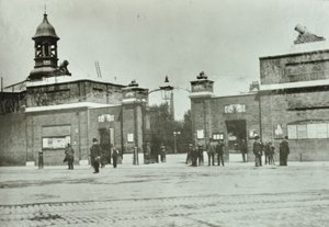 Haupttor des Königlichen Arsenals, 1890 von English Photographer