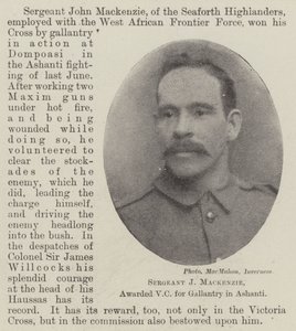 Sergeant J Mackenzie, mit dem Victoria-Kreuz für Tapferkeit in Ashanti ausgezeichnet von English Photographer