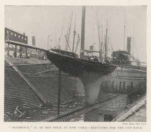 Shamrock II im Trockendock in New York, Vorbereitung für das Cup-Rennen von English Photographer