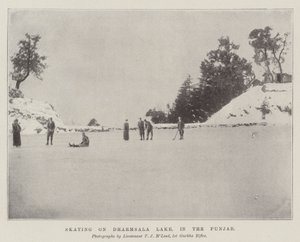 Schlittschuhlaufen auf dem Dharmsala-See im Punjab von English Photographer