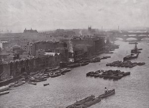 Südliches Ufer der Themse, von der Tower Bridge von English Photographer