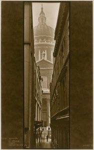 St. Pauls Kathedrale von Canon Alley von English Photographer