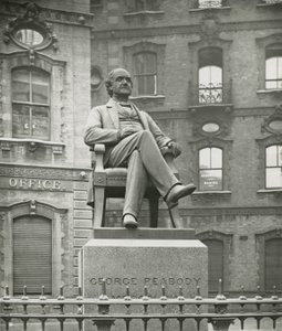 Statue von George Peabody von English Photographer