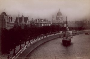 Themse-Ufer vom Waterloo Bridge von English Photographer