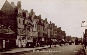 The Broadway, Cricklewood, London von English Photographer