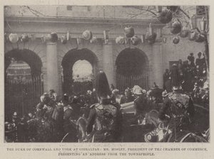 Der Herzog von Cornwall und York in Gibraltar, Herr Mosley, Präsident der Handelskammer, überreicht eine Adresse von den Stadtbewohnern von English Photographer