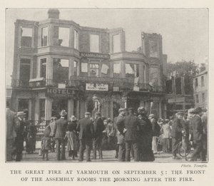 Das große Feuer in Yarmouth am 5. September, die Front der Versammlungshallen am Morgen nach dem Feuer