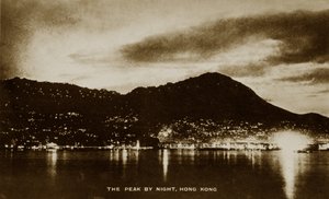 Der Peak bei Nacht, Hongkong, aus einem Album mit Fotografien zum Dienst von Pte H. Chick, 1940 von English Photographer