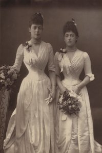 Die Prinzessinnen Victoria und Maud von Wales von English Photographer