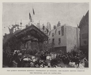 Der achtzigste Geburtstag der Königin in Windsor, Ihre Majestät fährt durch den Triumphbogen am Castle Hill von English Photographer
