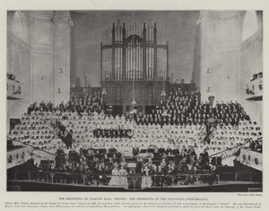 Die Wiedereröffnung der Colston Hall, Bristol, das Orchester bei der Eröffnungsaufführung von English Photographer