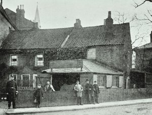 Die Schmiede, Broadway, Crouch End, 1890 von English Photographer