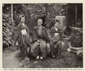 Die Bühne in Japan, Danjuro, der Schauspieler, und seine Töchter in seiner Villa von English Photographer