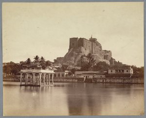 Der Tank und Felsenfestung in Trichinopoly von English Photographer