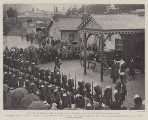 Der Besuch von Lord Kitchener beim König, die Ankunft des Generals am Bahnhof Ballater von English Photographer