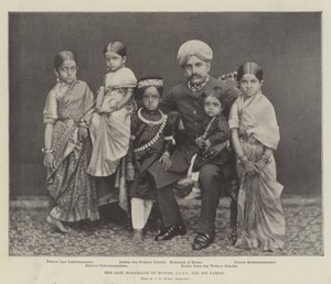 Der verstorbene Maharadscha von Mysore, GCSI, und seine Familie von English Photographer
