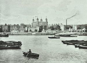 Tower of London, Tower Hill: vom Fluss, 1895 von English Photographer