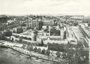Tower of London von der Tower Bridge von English Photographer