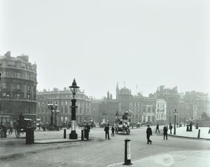 Trafalgar Square, Westminster LB: Trafalgar Square Blick nach Osten zu Charing Cross, 1896