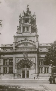 Victoria and Albert Museum, London von English Photographer