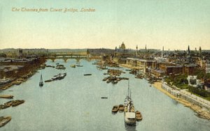 Blick von der Tower Bridge, London von English Photographer