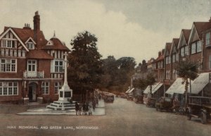 Kriegsdenkmal und Green Lane, Northwood, London