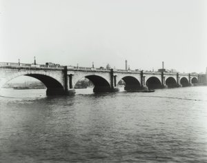 Waterloo Bridge: Blick vom Nordufer, 1895 von English Photographer