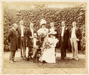 Hochzeitsporträt von Francis Edward Younghusband und Helen Augusta Magniac, Datchet von English Photographer
